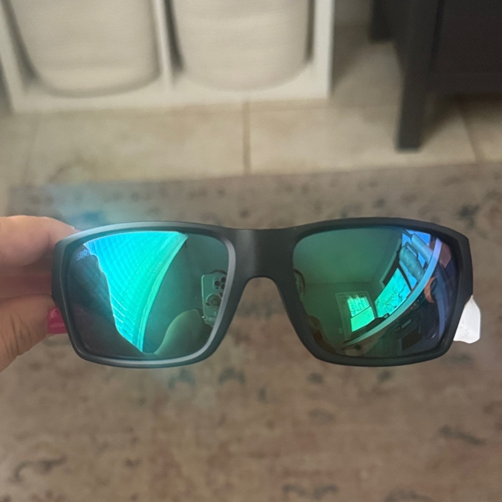 NWT - BRAND NEW - Costa Del Mar Sunglasses - Tailfin with Green Lenses